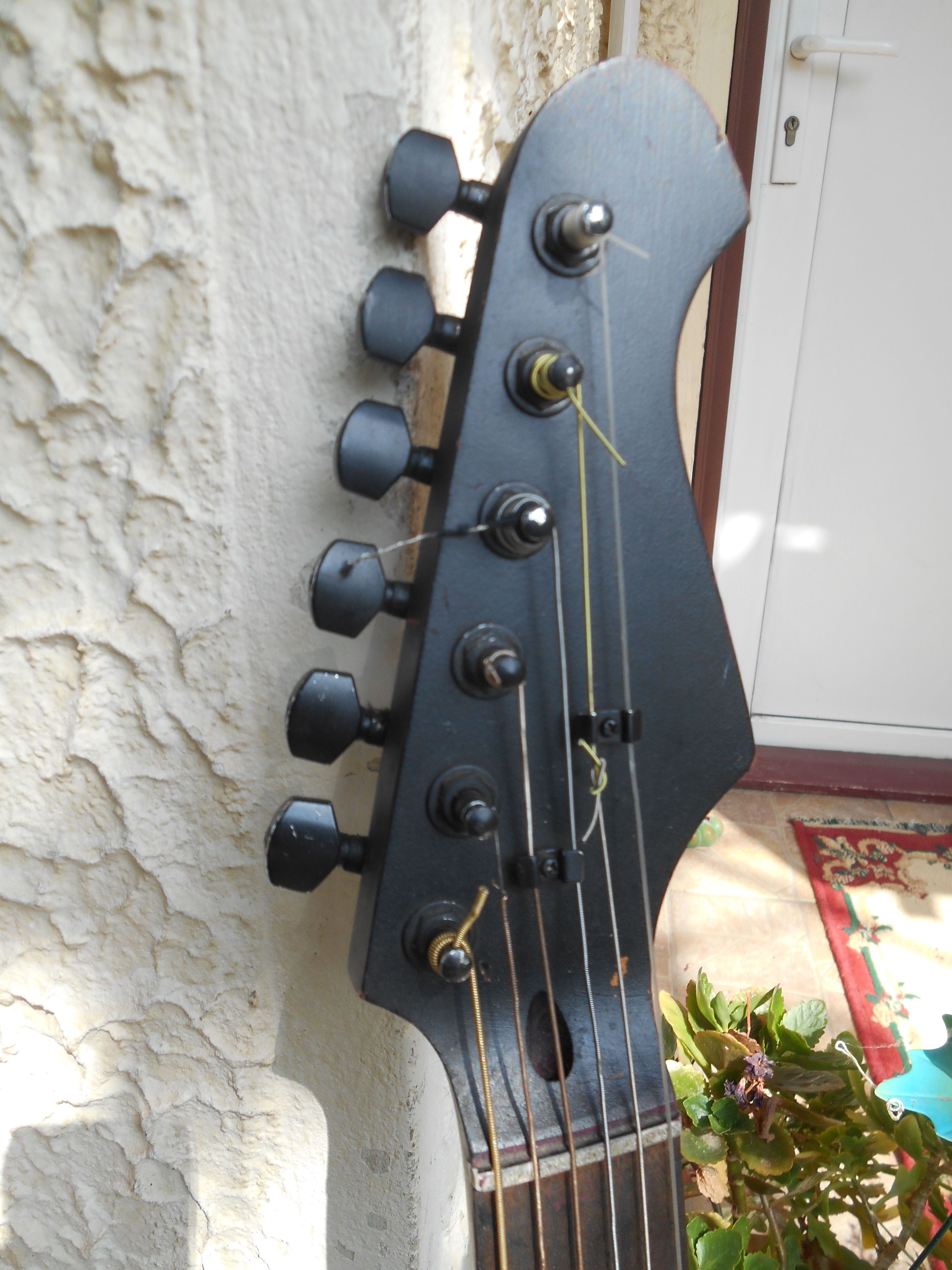 Chitara electrica model Fender Stratocaster, trei doze,  i