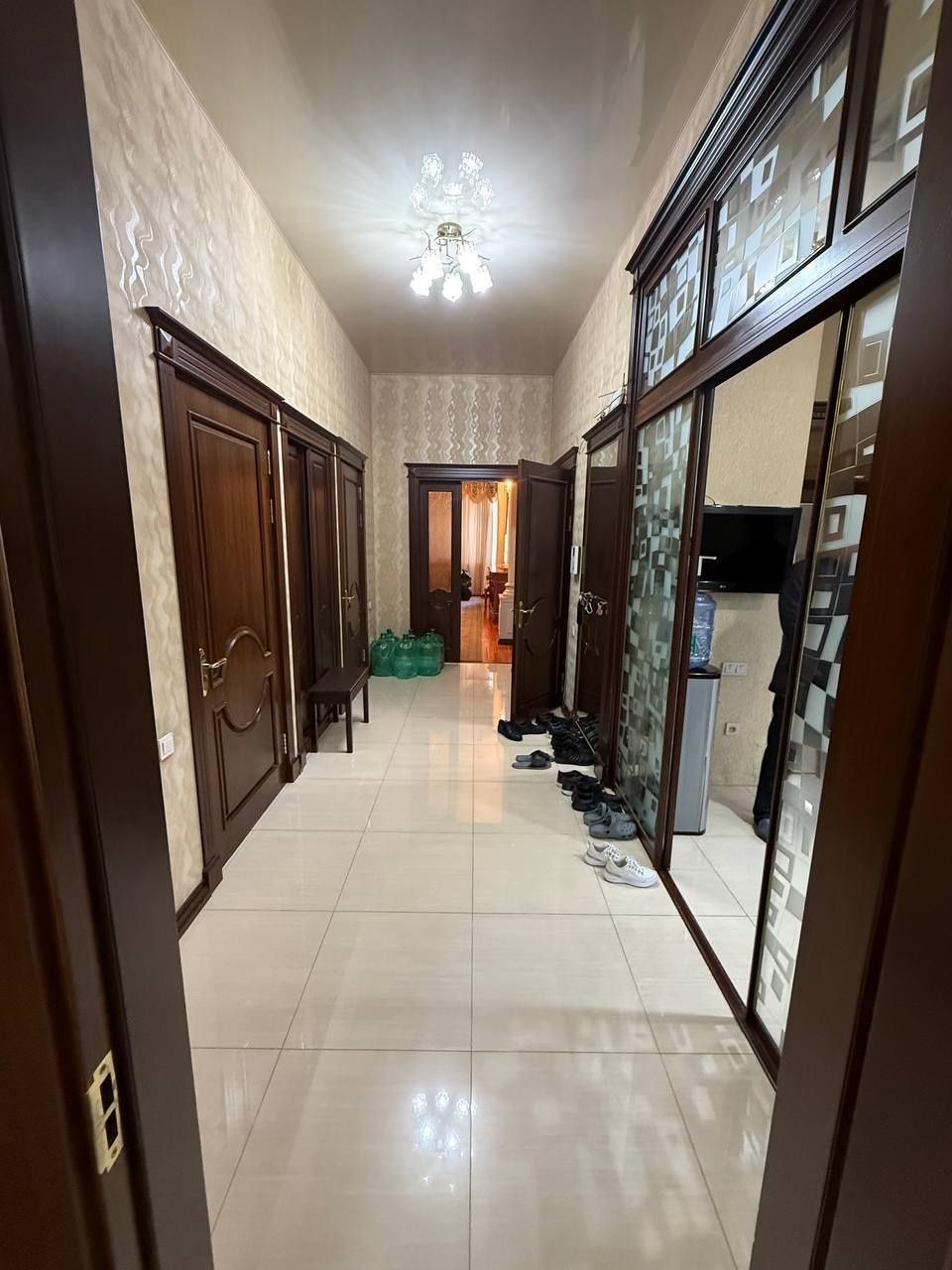 Kvartira продается 3/3/7 на Садык Азимова
