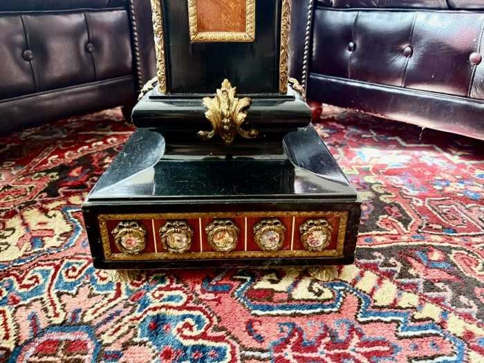 Spectaculos piedestal Boulle-intarsii-bronz-marmura-portelan-Franta