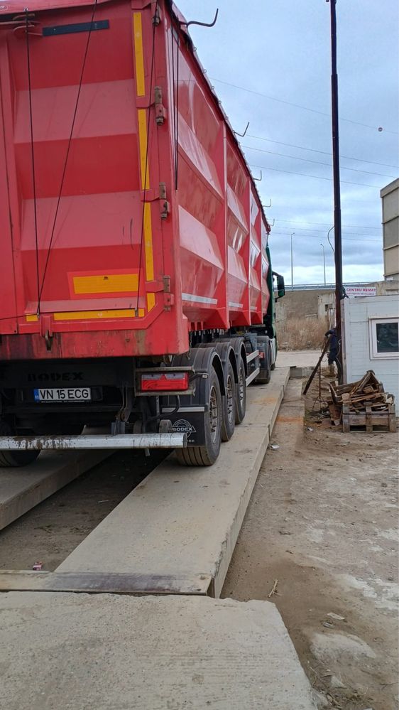Ansamblu MAN si semiremorca Bodex