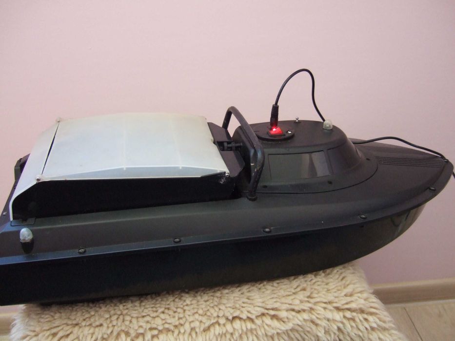 Лодка за захранка JABO 2