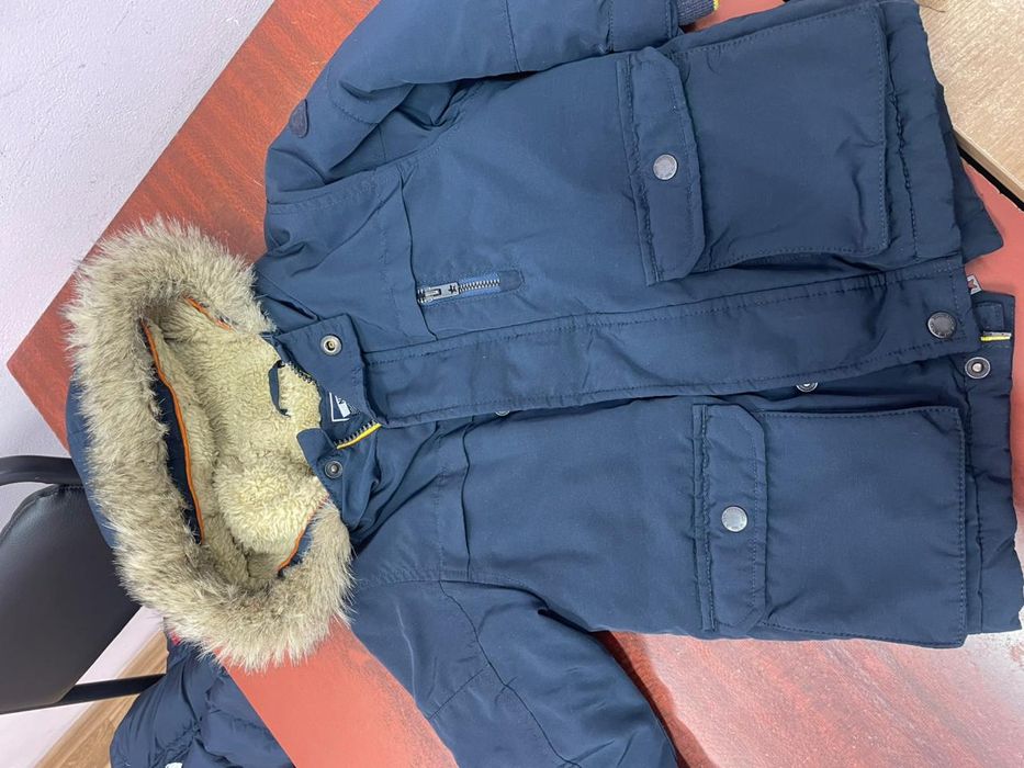 Продается курточка на 2-3 года