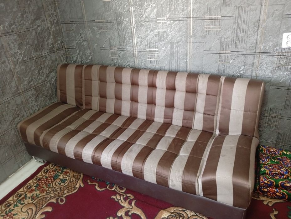 1 хонали кв 2- этаж ижарага берилади киргили  Палитехни енида