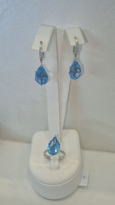 Золотой комплект с топазами