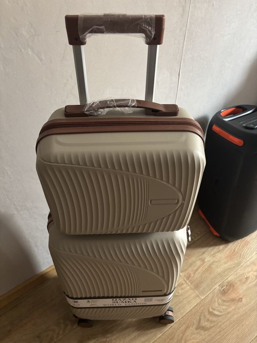 Продам чемодан набор