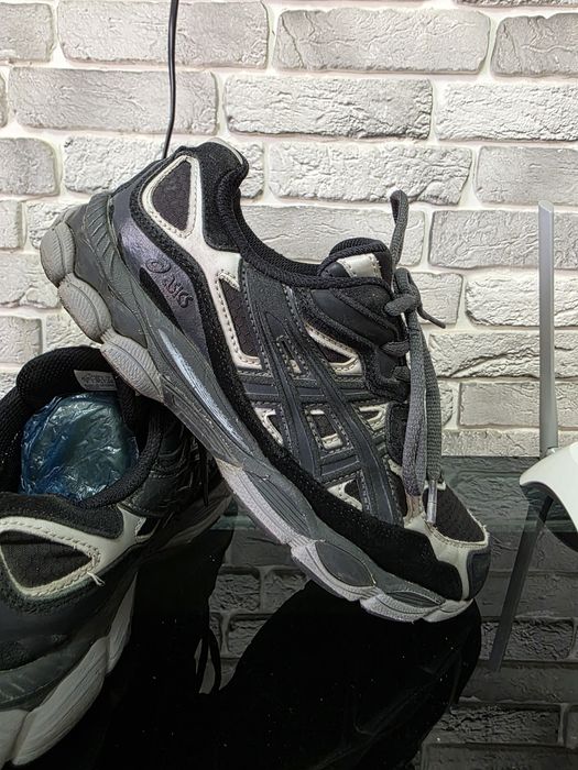 Оригинальные кроссы asics