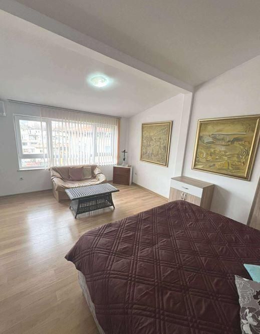 Дава се под наем Едностаен апартамент в Варна, Център - 45 кв.м за 410 € - Снимка #2