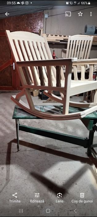 Vând balansoar din lemn.