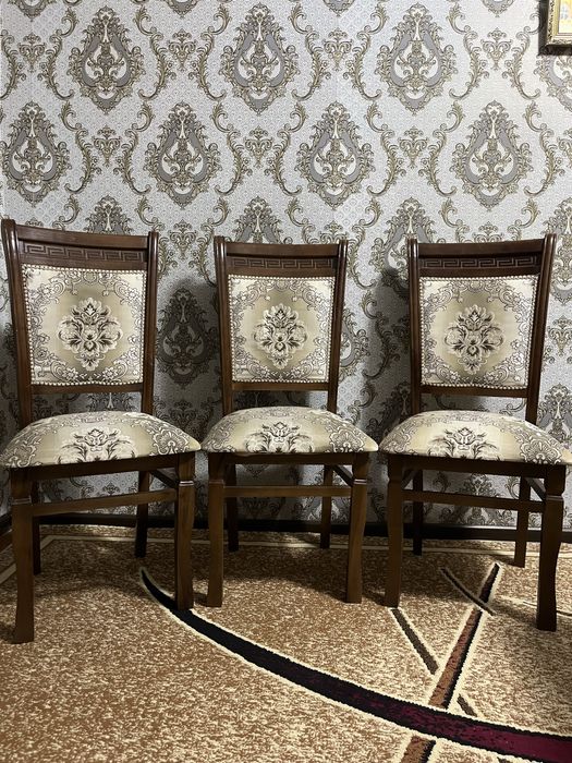 Стол ва 12 стул срочно сотилади!