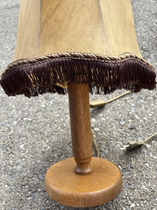 Lampa de masa cu picior