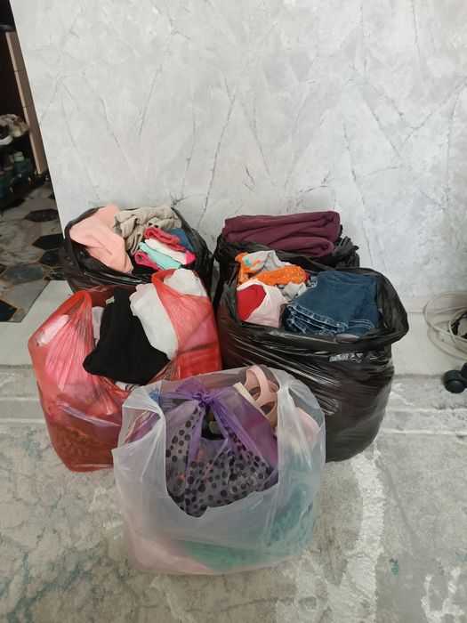 Продам пакеты вещей на девочку от года до трёх лет