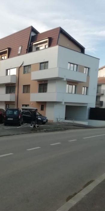 Închiriez apartament 2 camere Coresi tip vila-proprietar