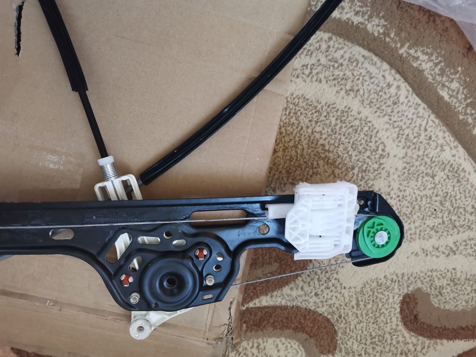 Macara stânga fata BMW e87 sedan