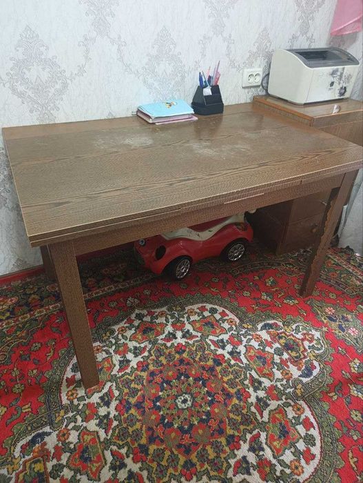 Продаётся Письменный Стол (раздвижной)