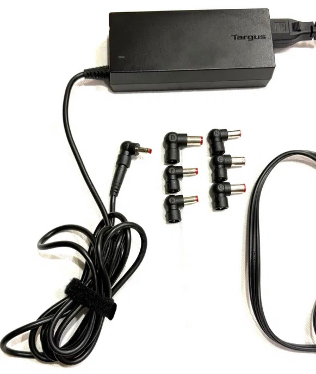 Универсално Зарядно Устройство за Различни Модели Лаптоп Targus 90W