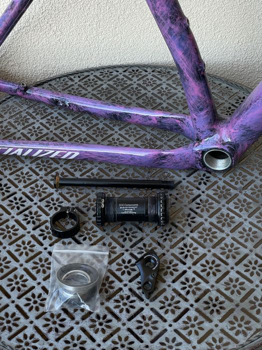 Карбонова рамка Epic рамер М пребоядисана