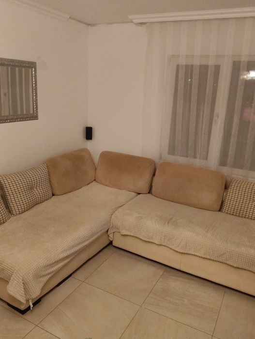 Диван със лежанка