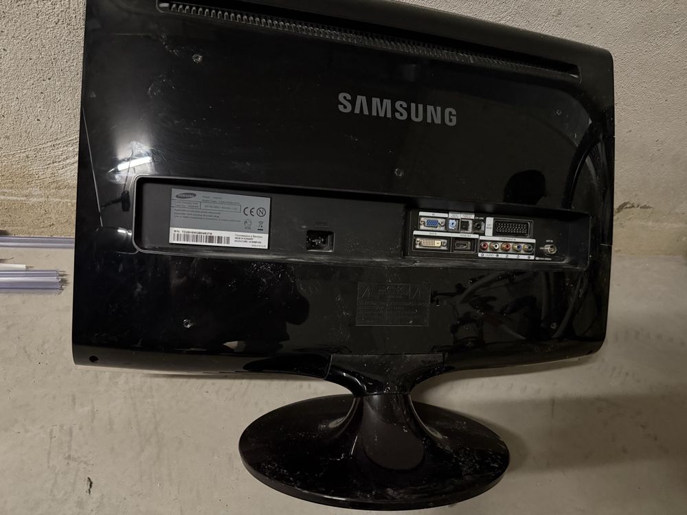 SAMSUNG Монитор с ТВ Тунер