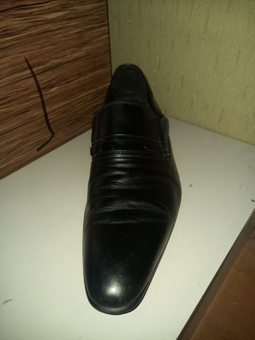 oyoģ kiyim sotiladi toza charm