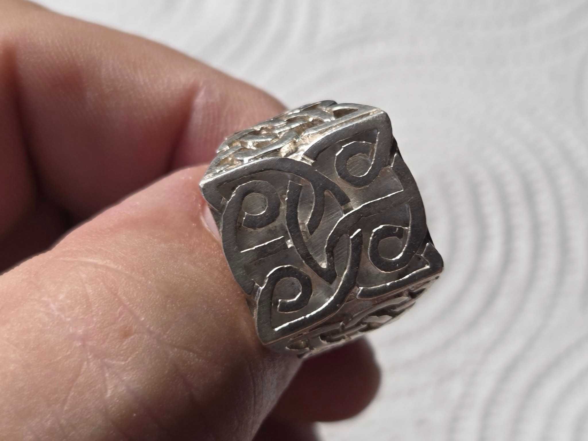 Inel vintage argint cu model celtic irlandez