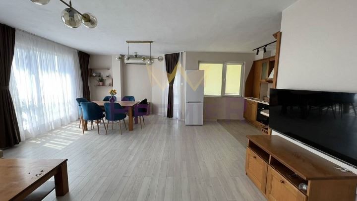 Дава се под наем Тристаен апартамент в Варна, Бриз - 130 кв.м за 765 € - Снимка #3