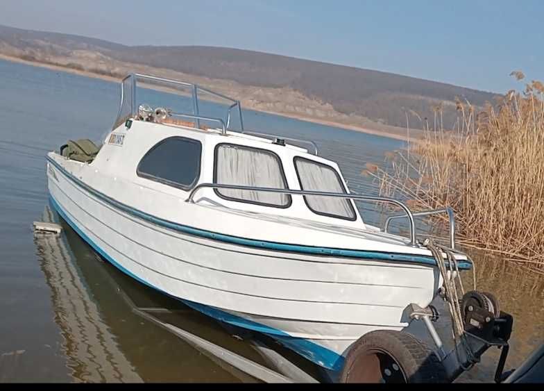 Vand sau schimb cu auto, barca + motor 40 cai+periodic+ accesorii