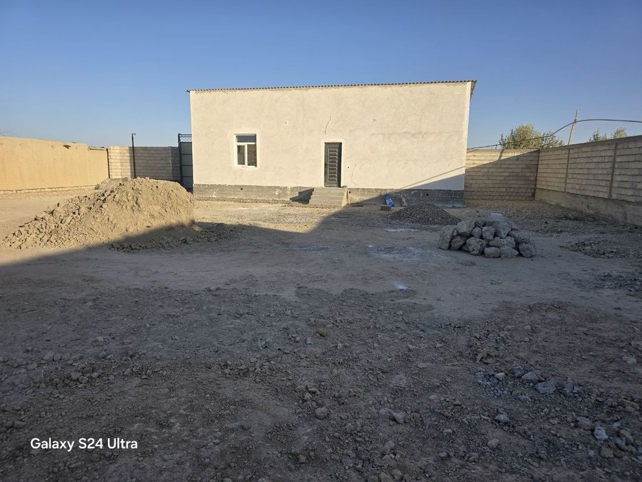 Qiziltepada hovli sotiladi