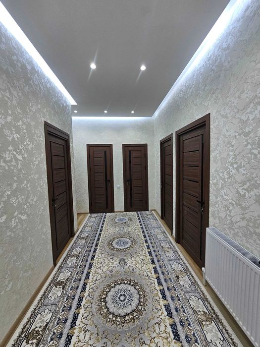 Buxoroda kvaritira uy xonadon sotiladi 3 xonali 84m² 3-qavat.