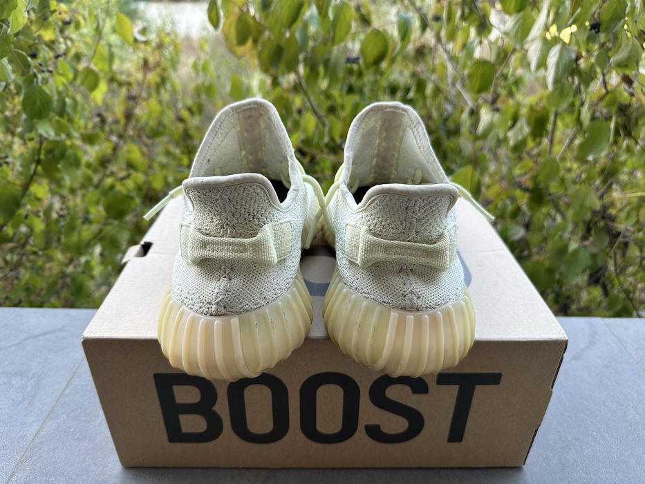 Yeezy 350 V2 Butter size 9 US 42 2/3