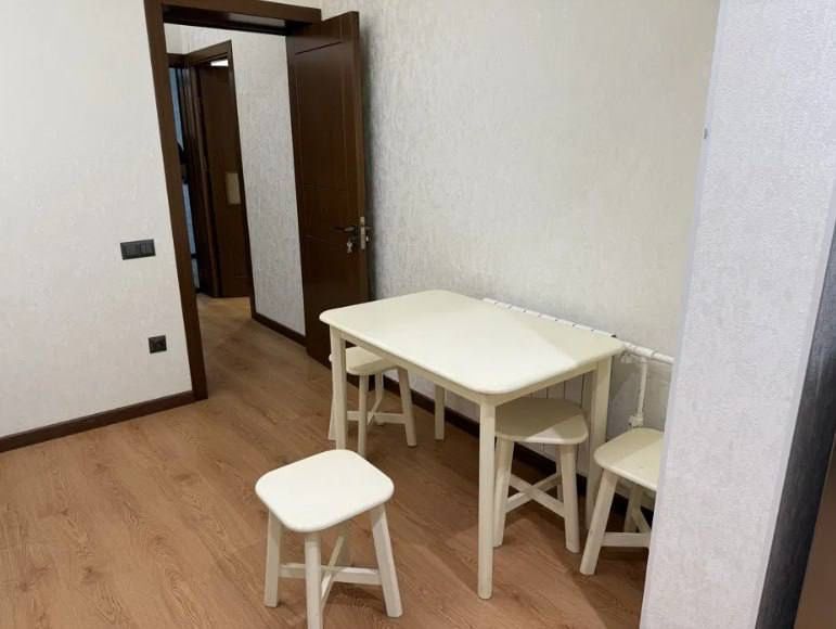 Продается 2//4//9 Новомосковская мебелью техникой ЕВРО Срочно 60квадра