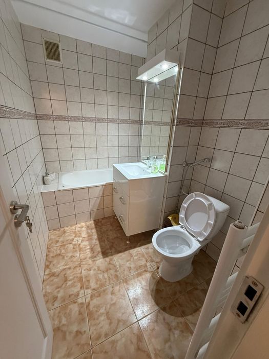 Ofer spre închiriere Apartament 3 camere in Micro 16