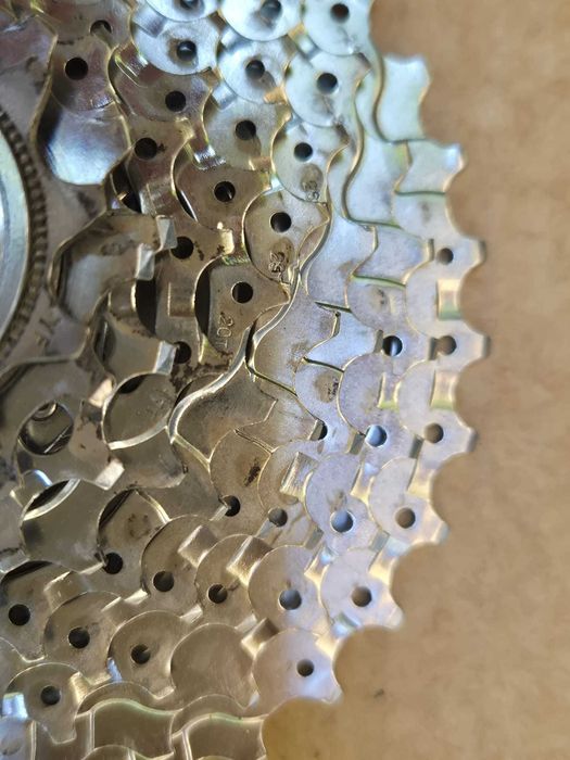 Caseta Shimano 9 pinioane, 11-34T, in stare foarte buna