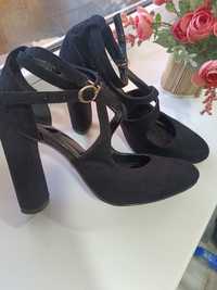 Женские  чёрные туфли