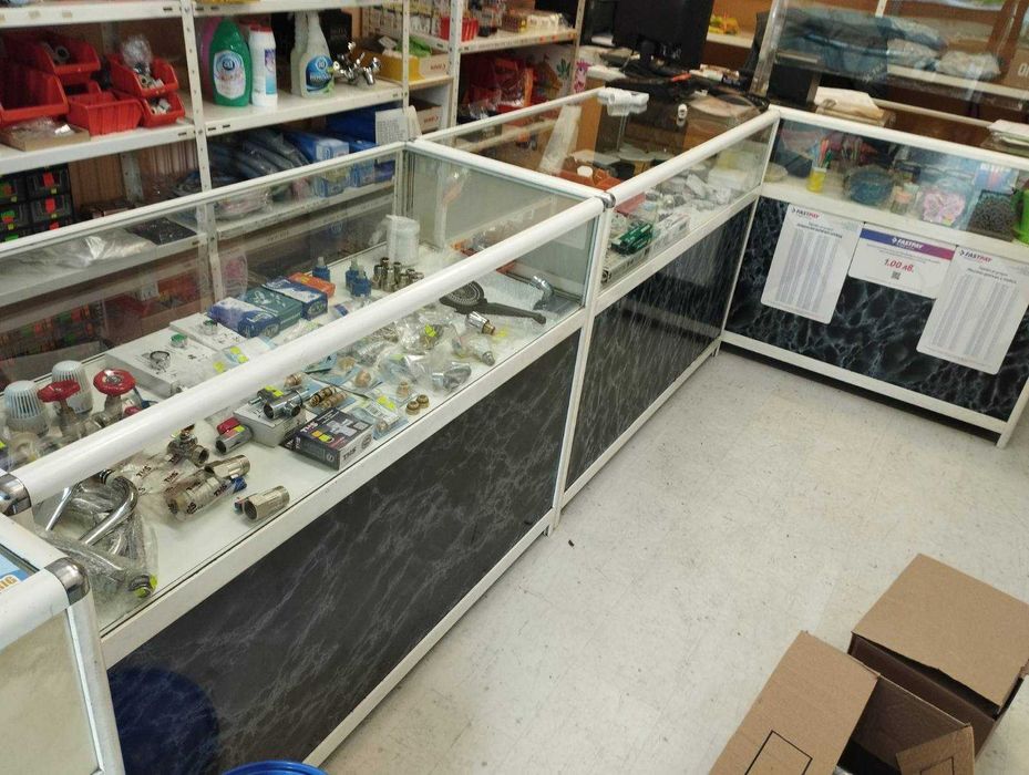 Стъклена витрина - щанд