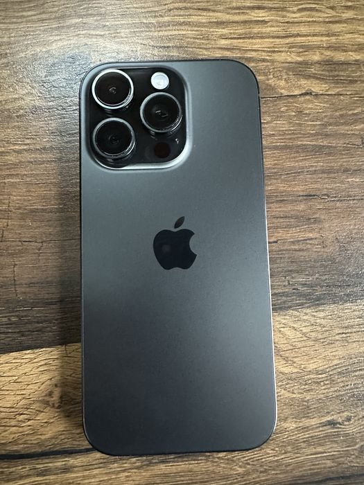 Vand Iphone 16 pro negru,128 GB,cutie,garantie 2026,husa+folie cadou