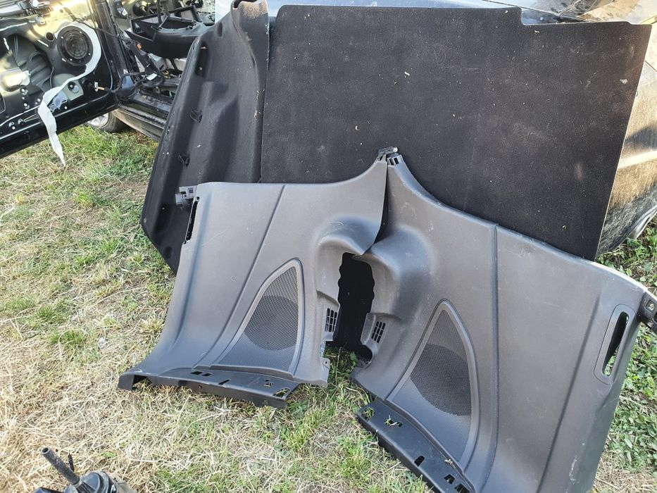 Interior scaune sport din piele cotiera boxe plafon Peugeot RCZ