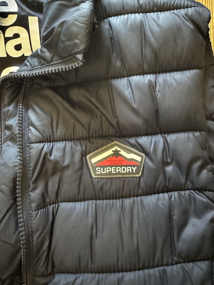 Елек Superdry XL отговаря на L
