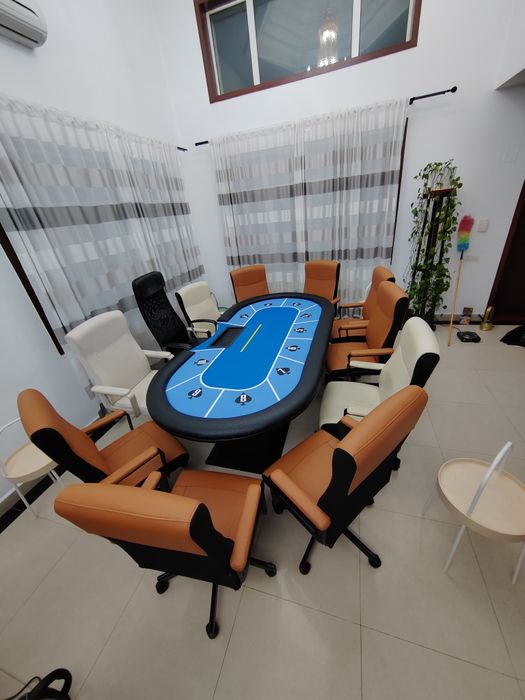 Masa de poker pe comanda