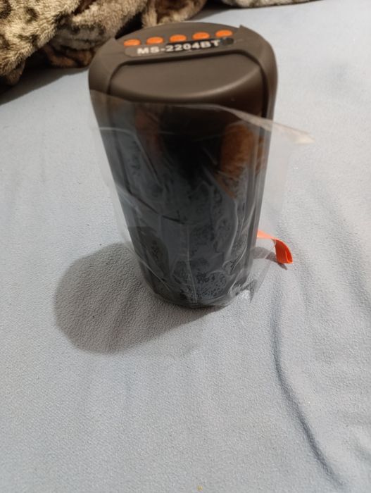 Vând boxa portabila cu lumini