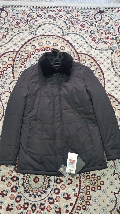 Продам новую зимнию мужскую куртку с норковым воротником