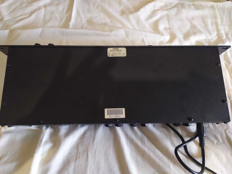 Продавам "Alessis quadraverb 4"