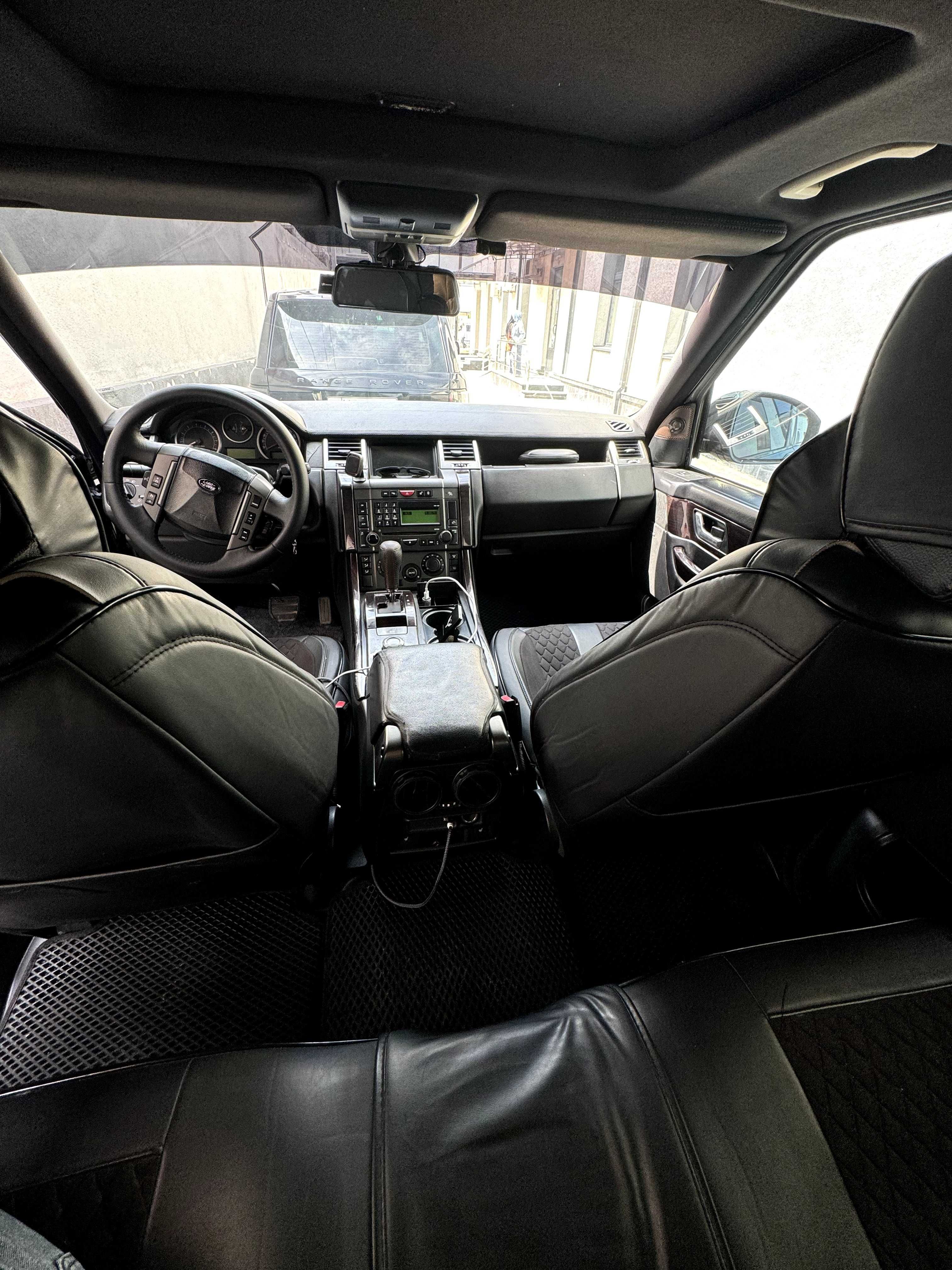 Reng Rover sport SVR