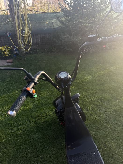 Vand scuter electric limitat la 25km/h