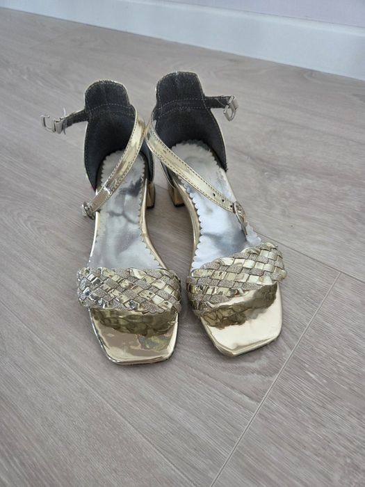 Детски официални сандали с токче