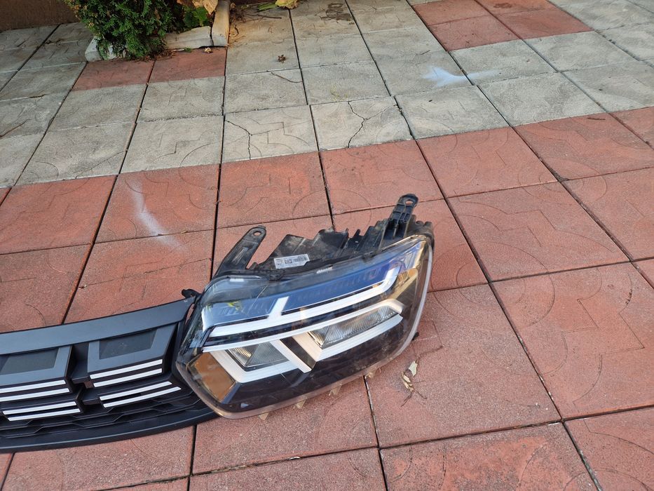 Far faruri stânga dreapta duster 2023 2024