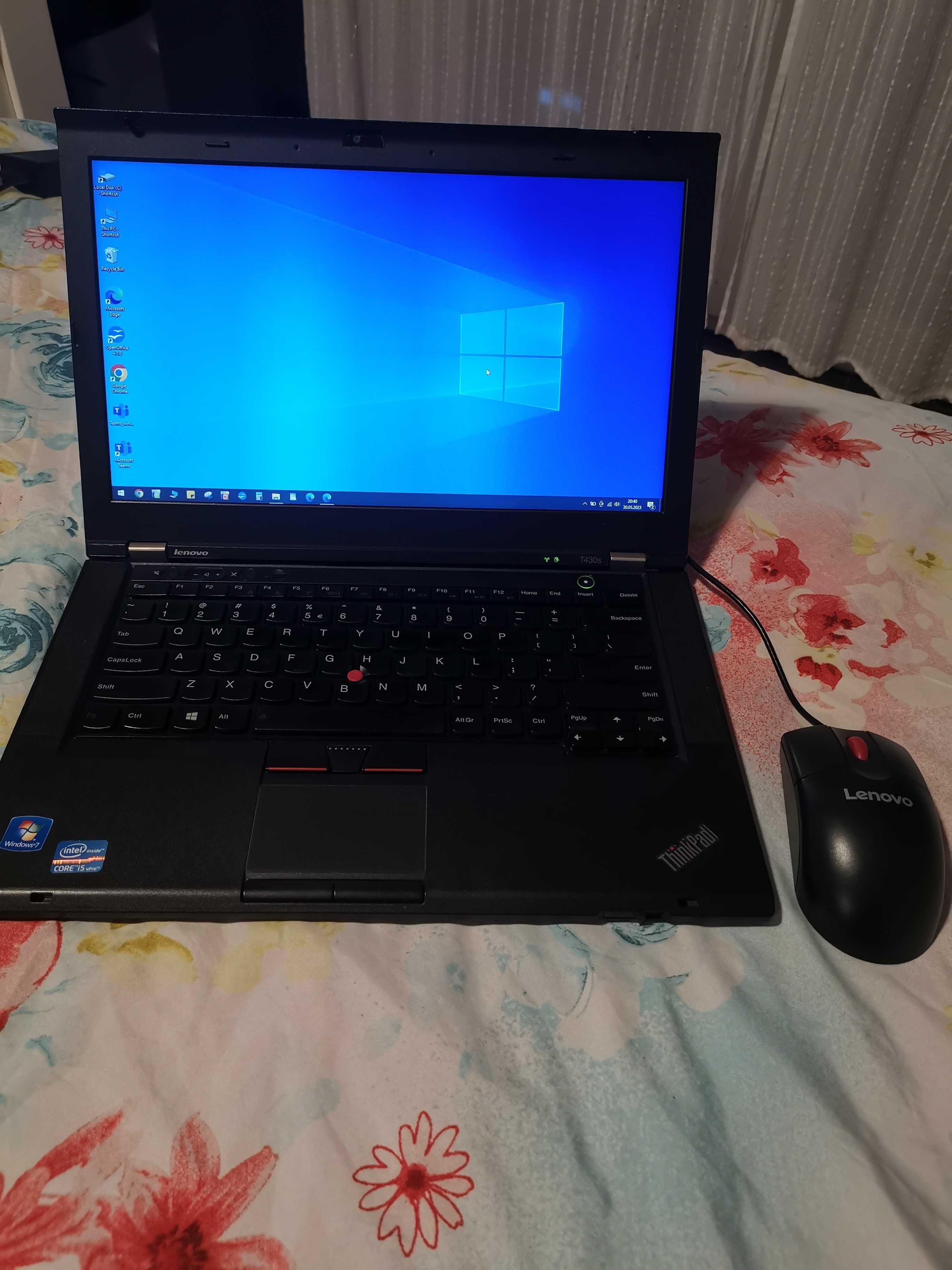 Laptop Lenovo cu mouse cadou