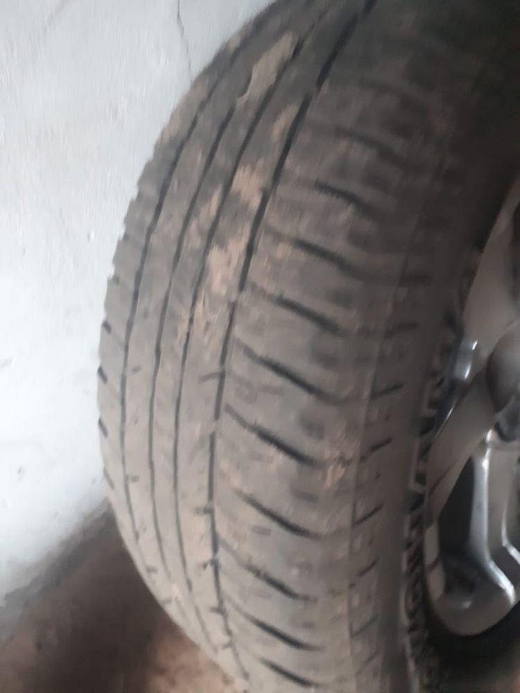 Продам комплект шин с дисками 5 штук. R20