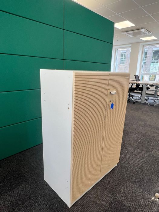 Dulap office cu închidere pe cheie – design modern, stare excelentă