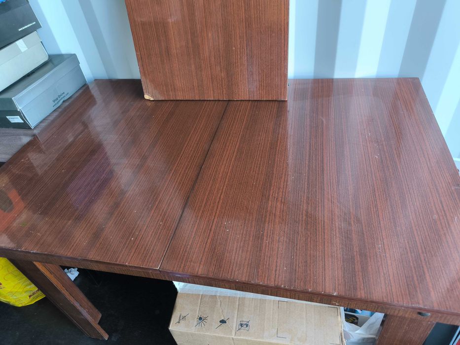 голяма разтегателна маса