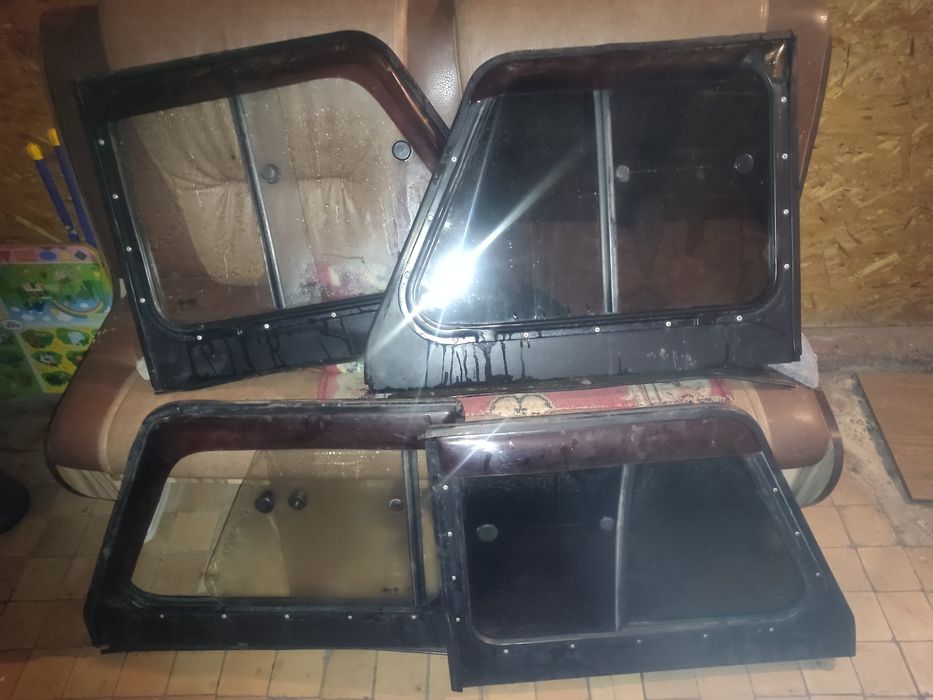 Форточки на Уаз Хантер